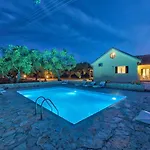Olivegrove - Nestled In Olive Trees With Private Pool, By Zantewize فيلة